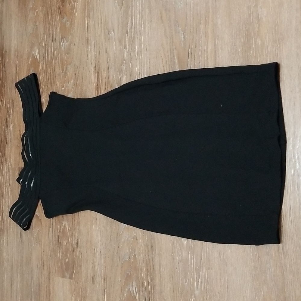 (M) Cameo Bodycon Litte Black Dress
